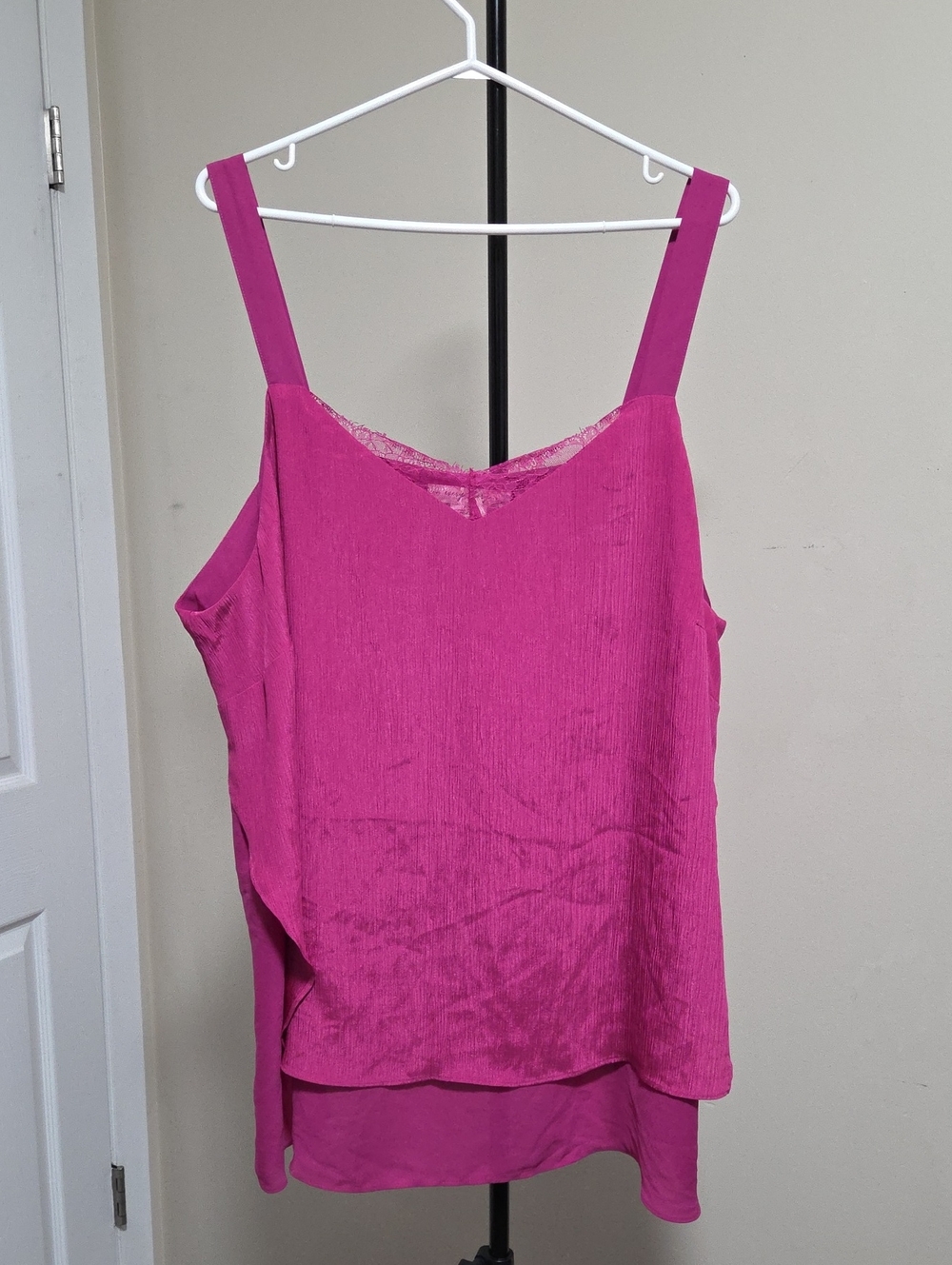 Nwt In Every Stary Sleeveless Lace-Trim Camisole in Fuchsia